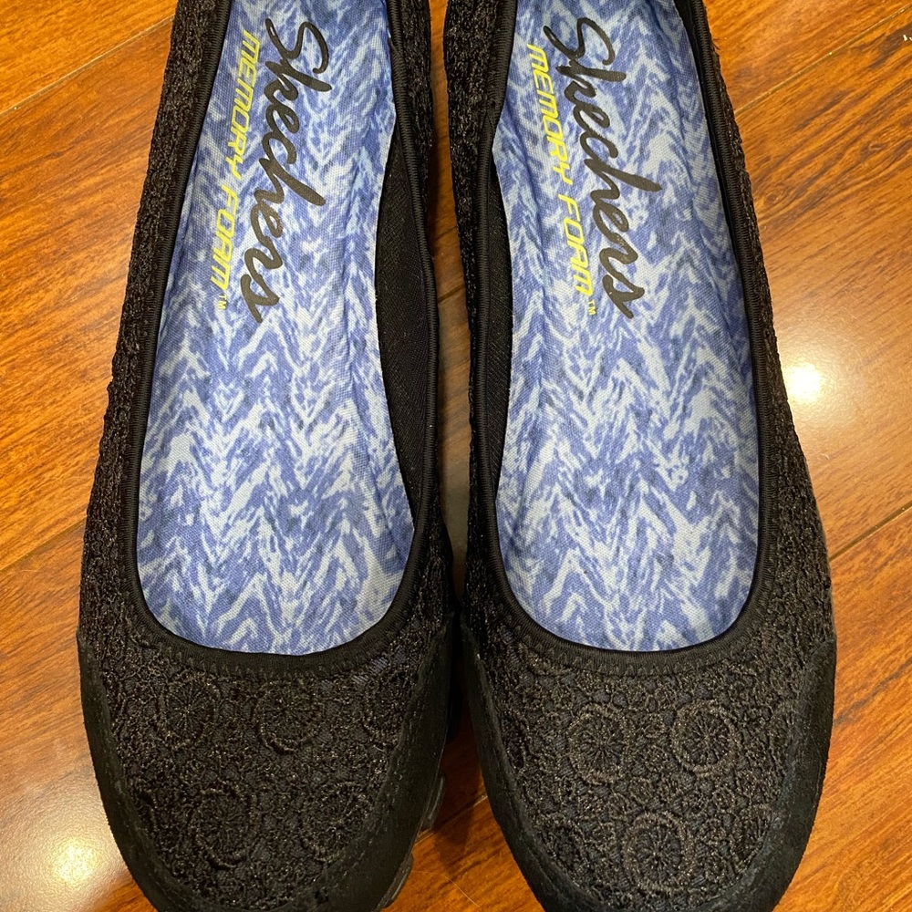 Like new sketchers memory foam women’s shoes